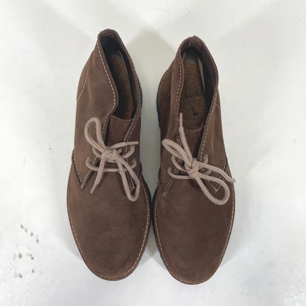 Clarks Mens 8M Brown Suede Desert Chukka Boots XL ExtraLight Sole 26104055